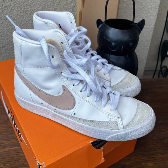 Nike White and Tan High-Top Sneakers Blazer Mid ‘77 - Picture 1 of 7